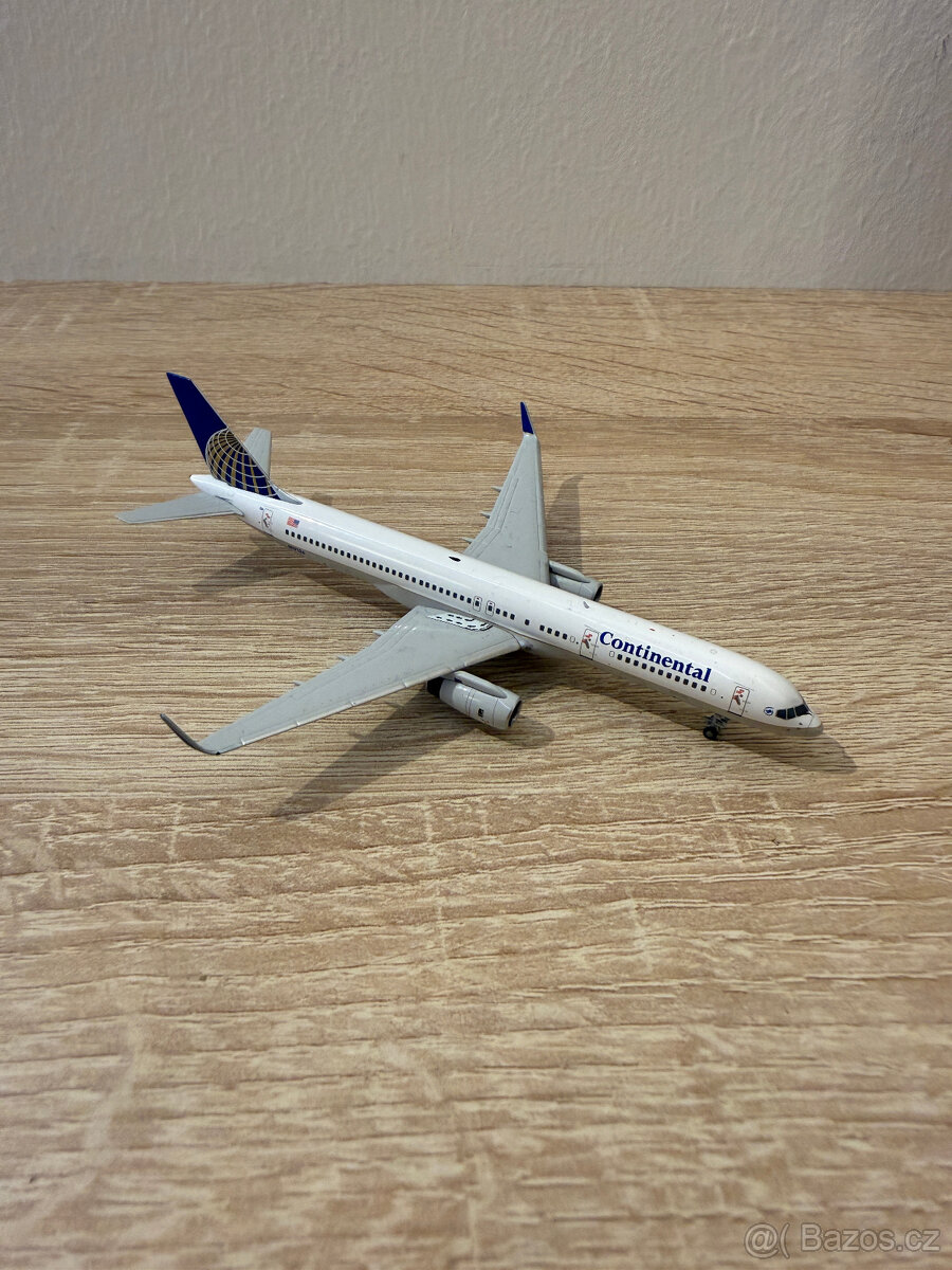 Model letadla 1:400 Boeing 757-200