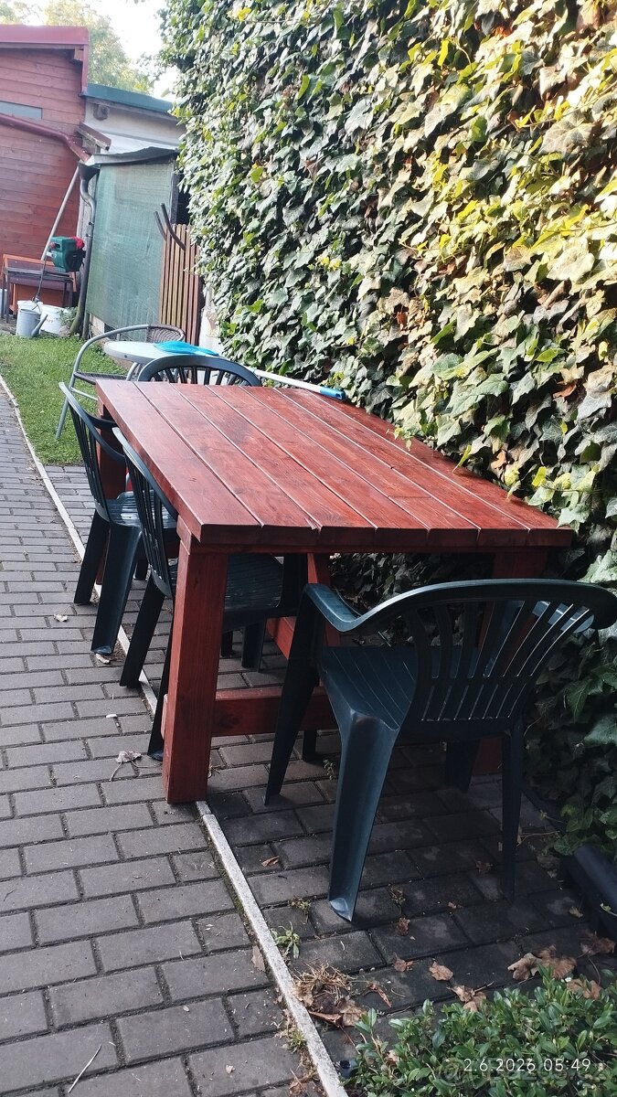 Zahradní stůl pevný