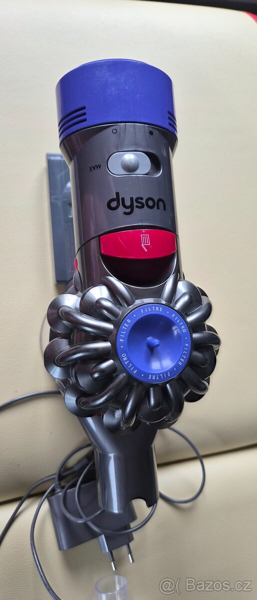 Dyson v8