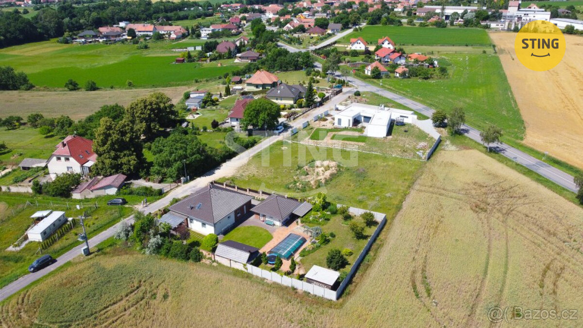 Zeme, 1653 m²