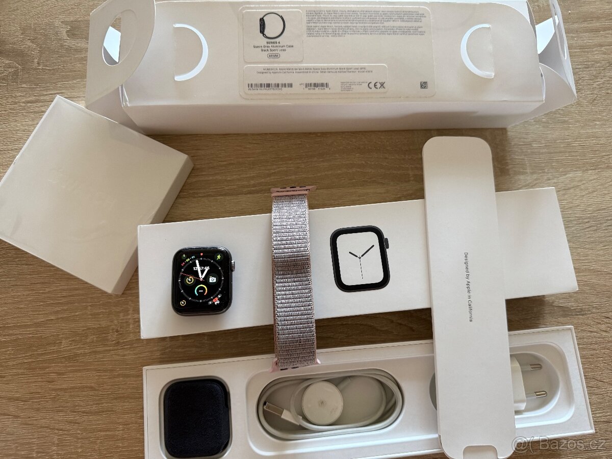 Apple Watch Series 4 44 mm, Space Gray