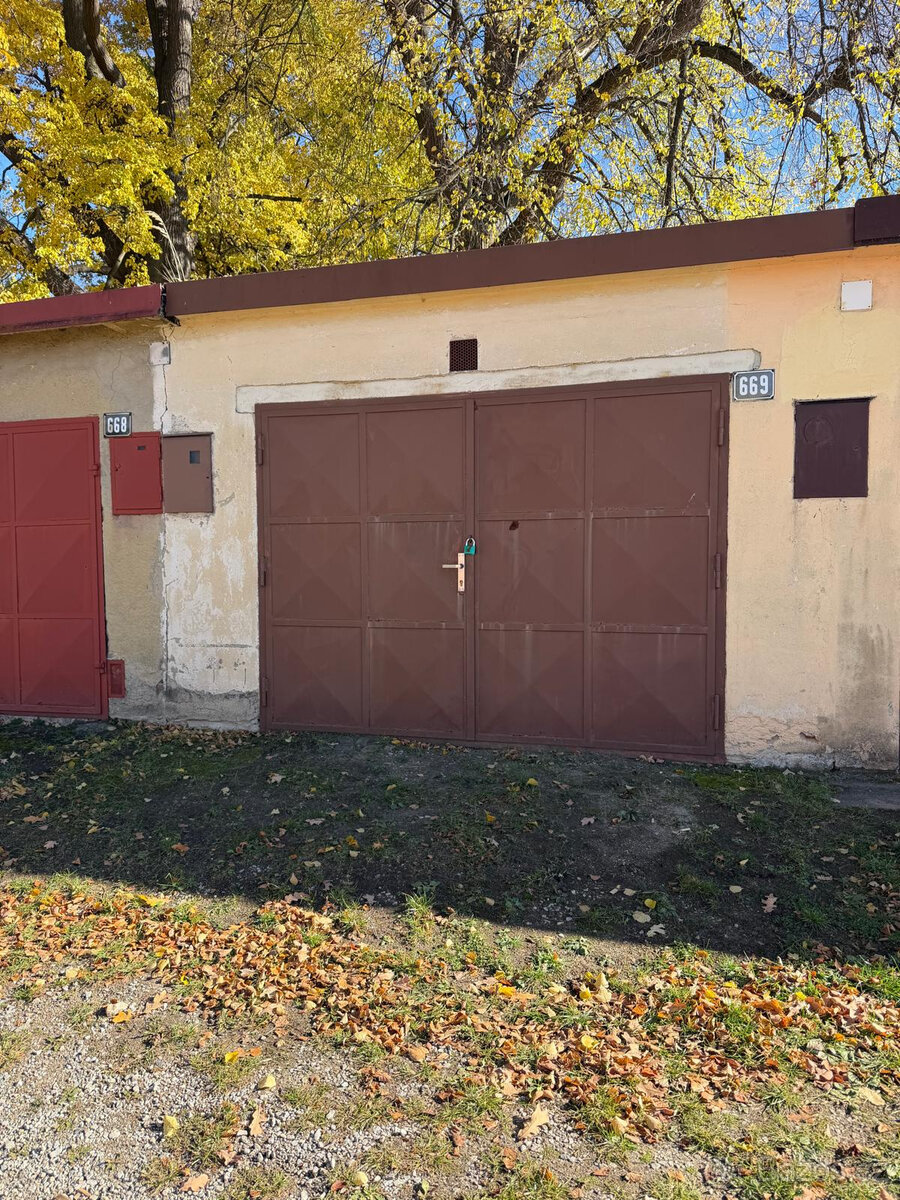 Prodej garáže 21 m² s jámou – Pelhřimov, Křemešnická