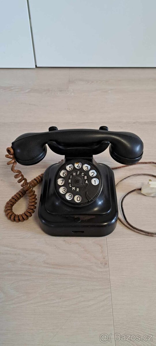Starožitný telefon Siemens  40.léta