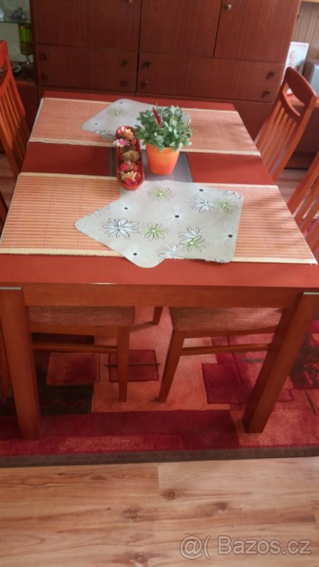 Jídelní stůl, židle