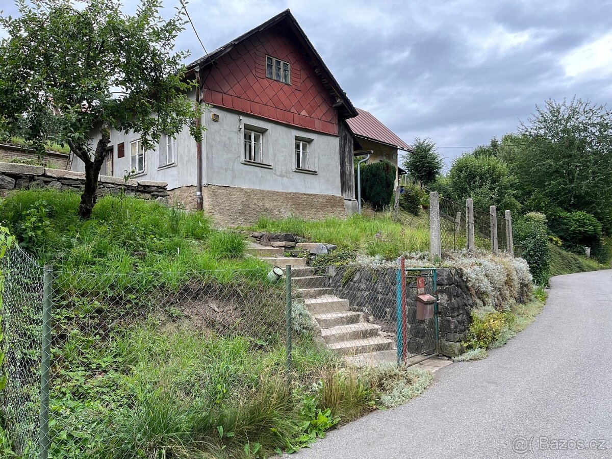 Prodám RD v Semilech kousek od centra města 3min...