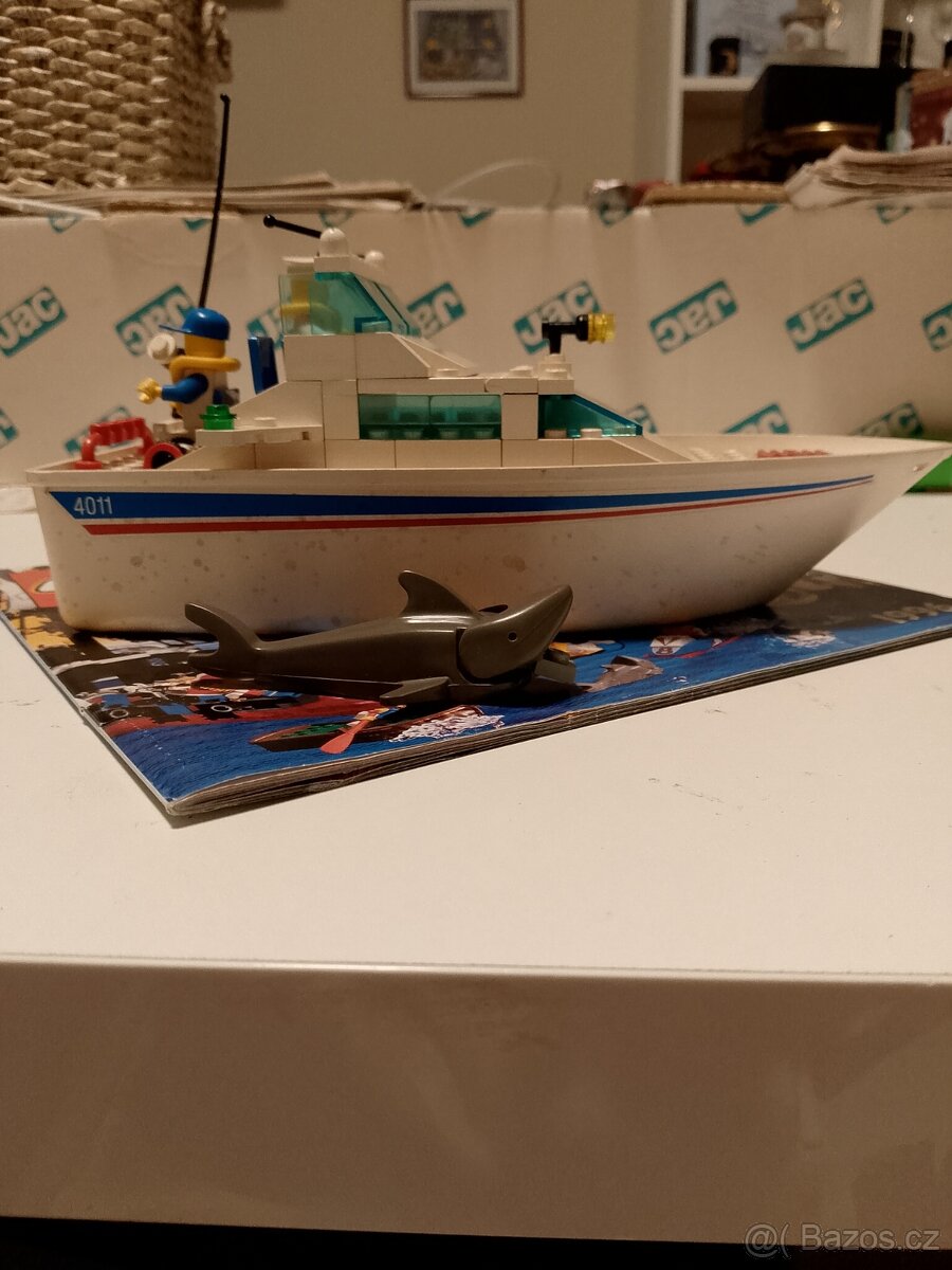 Lego boat