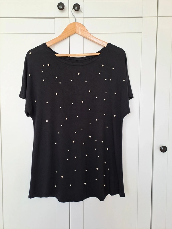 Černý top s perličkami H&M, vel. 38/40
