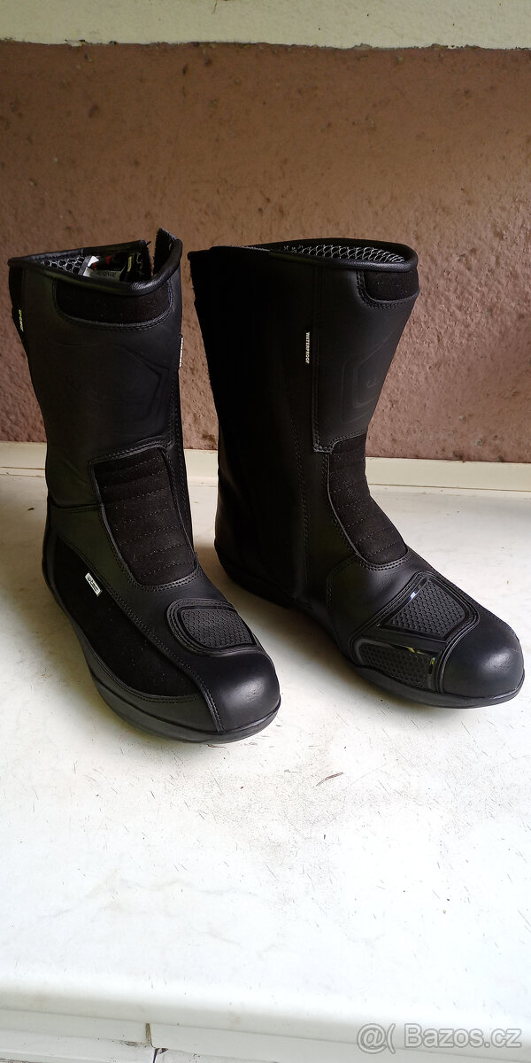 Motoboty vel. 46