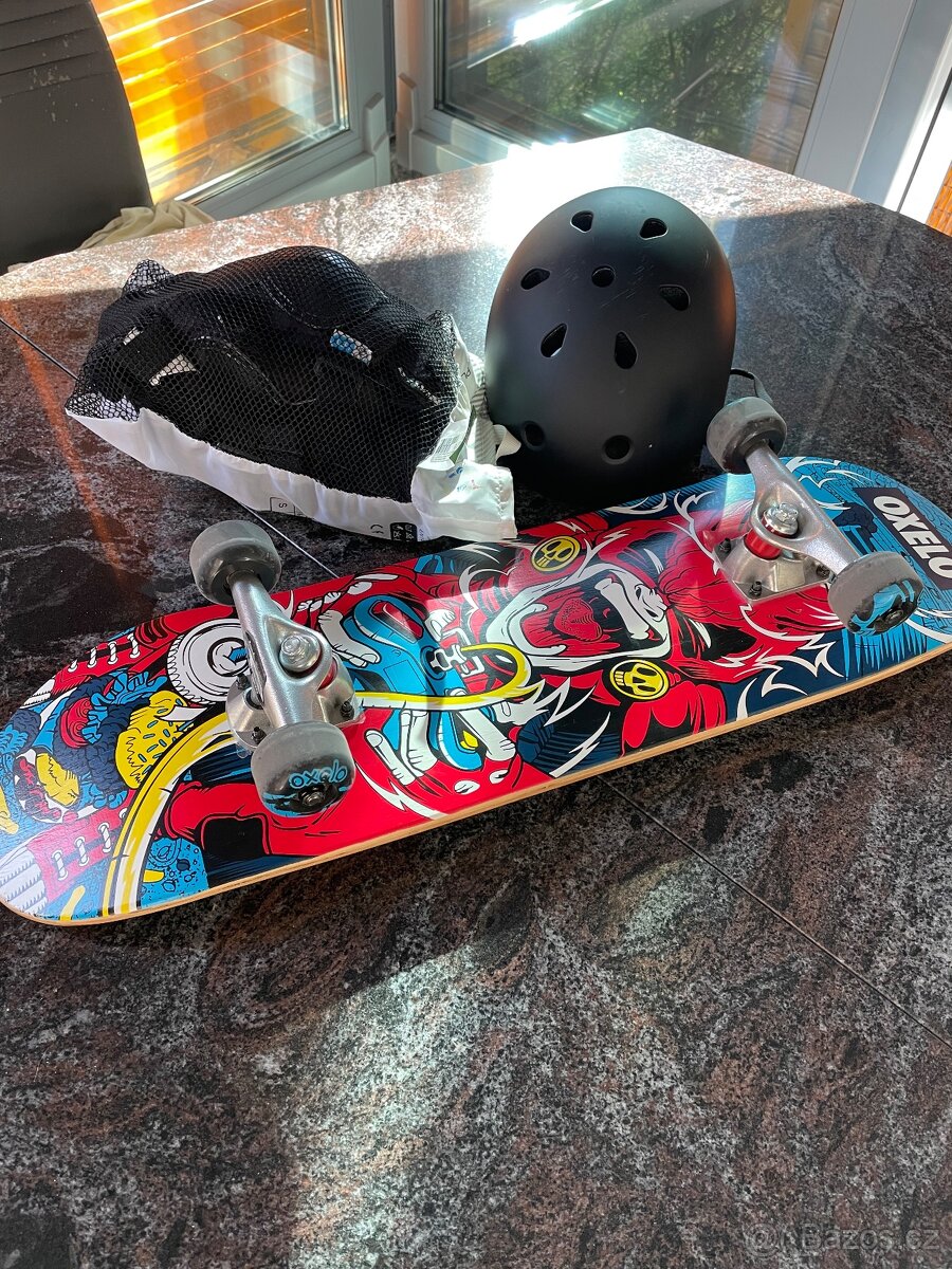 Skateboard + helma + chrániče – kompletní set
