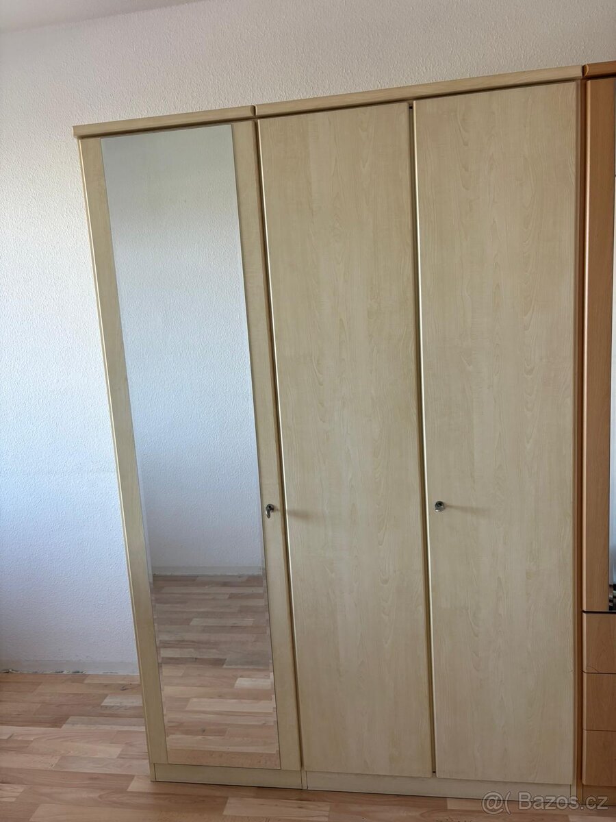Skříň