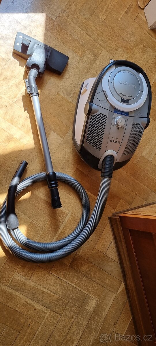 Bezsáčkový vysavač Bosch Roxx´x Ultimate