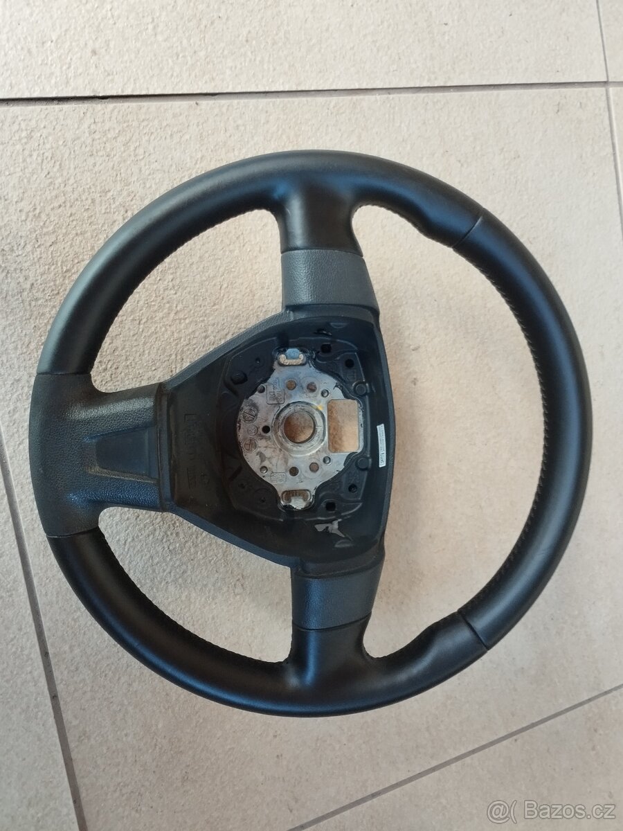 Tříramenný kožený volant Škoda