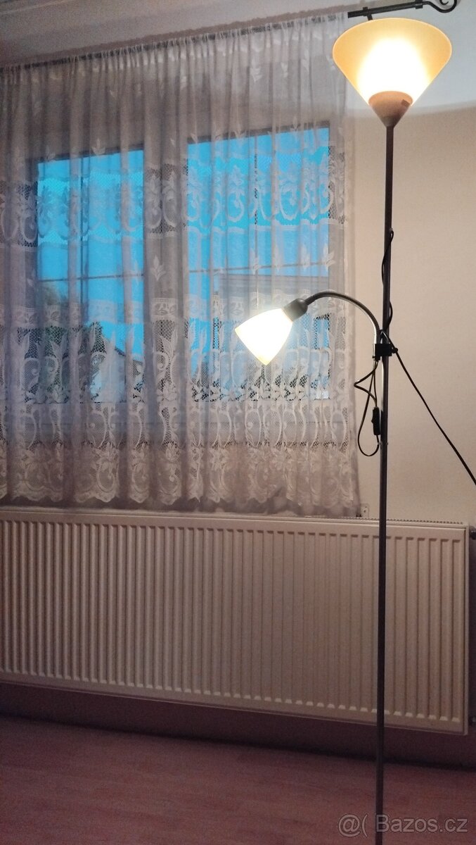 Stojací lampa cena 200 Kč