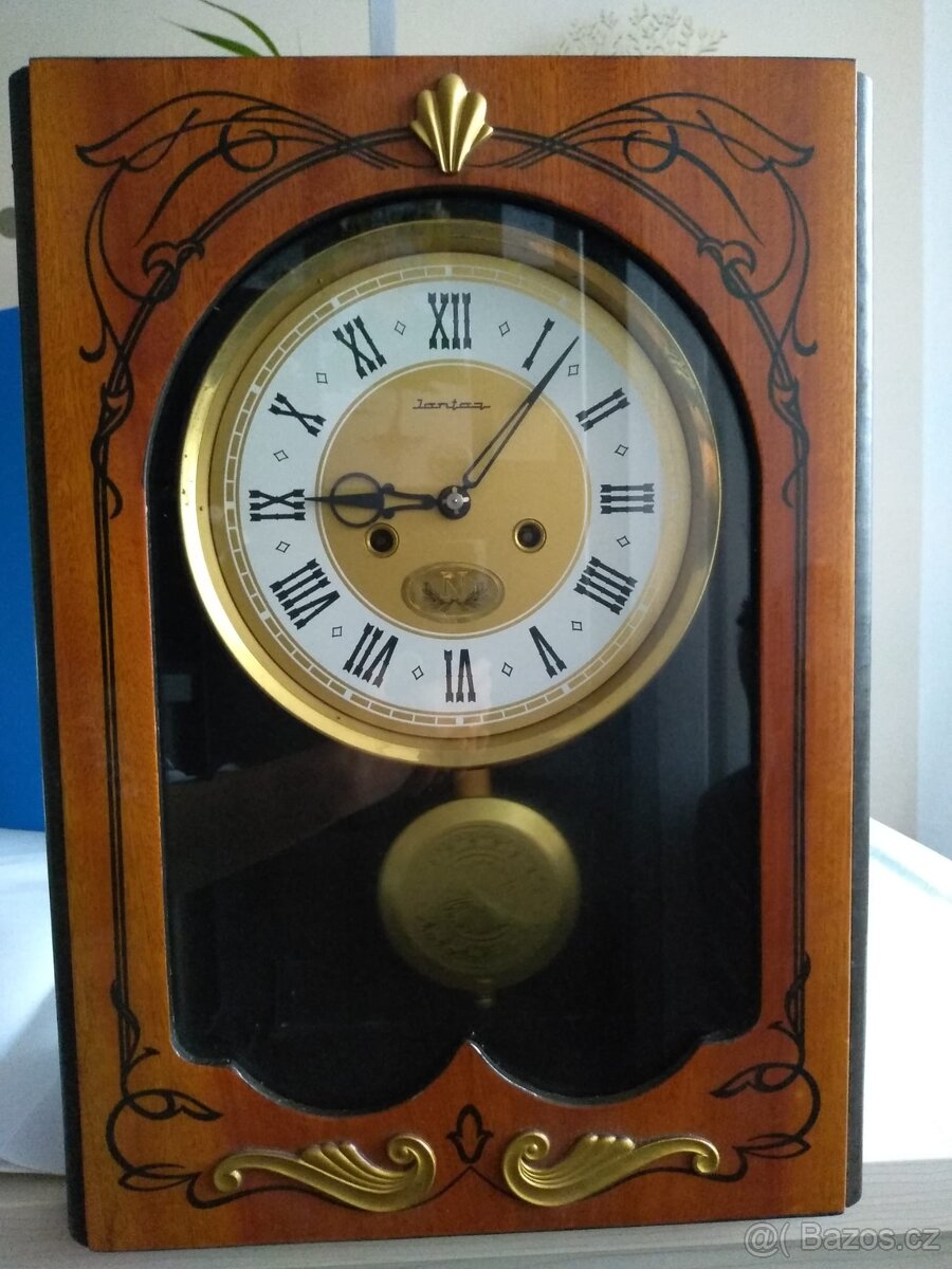 Kyvadlové hodiny JANTAR