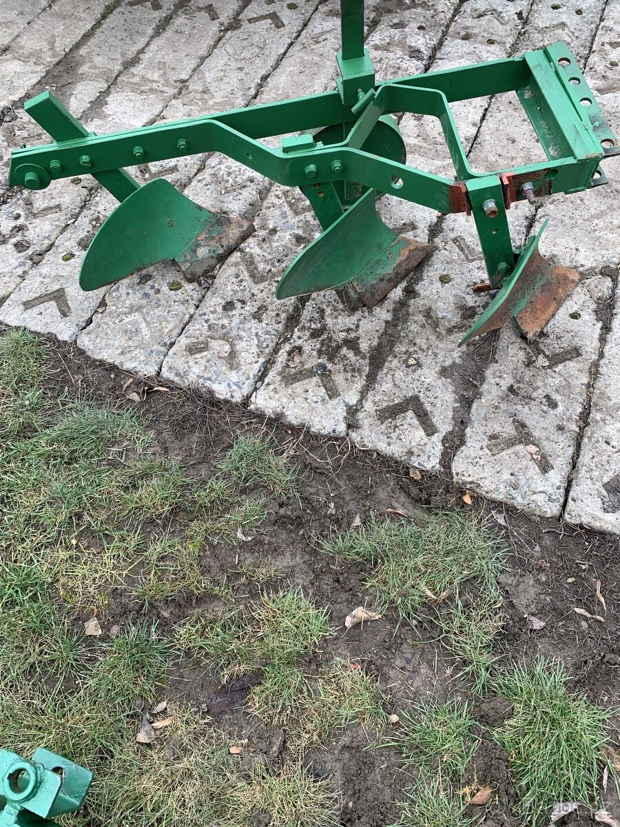 Prodám tříradličný pluh za malotraktor tz, mt.