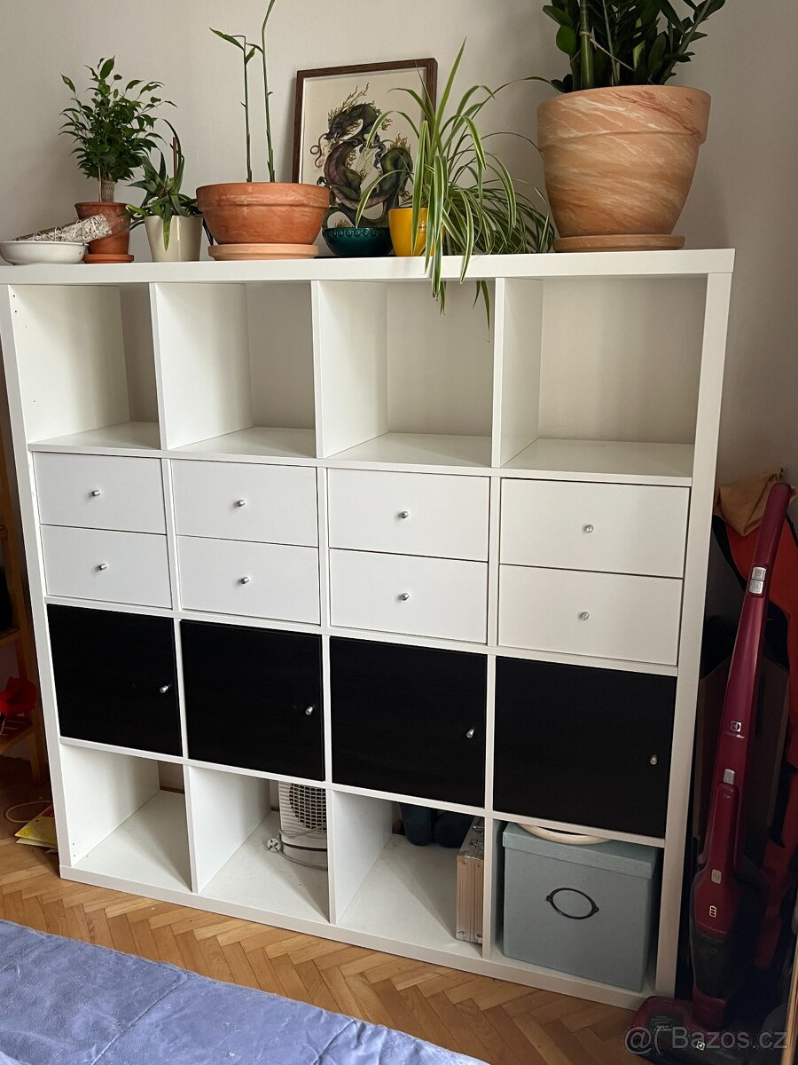Knihovna / komoda IKEA Kallax 4x4 – v dobrém stavu