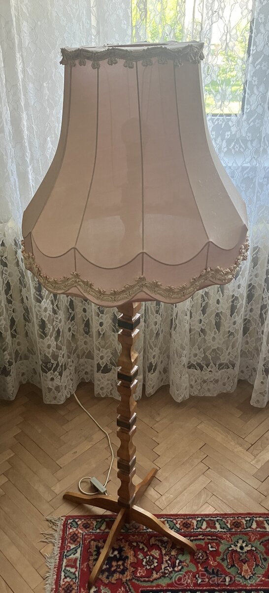 Lampa na noze