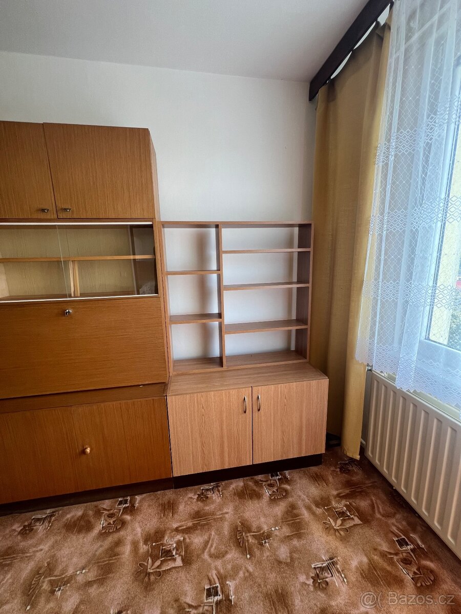Skříňe a nábytek