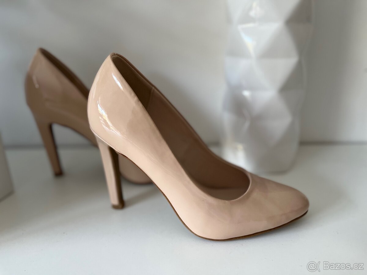 Béžové lodičky lesklé vel. 36 👠