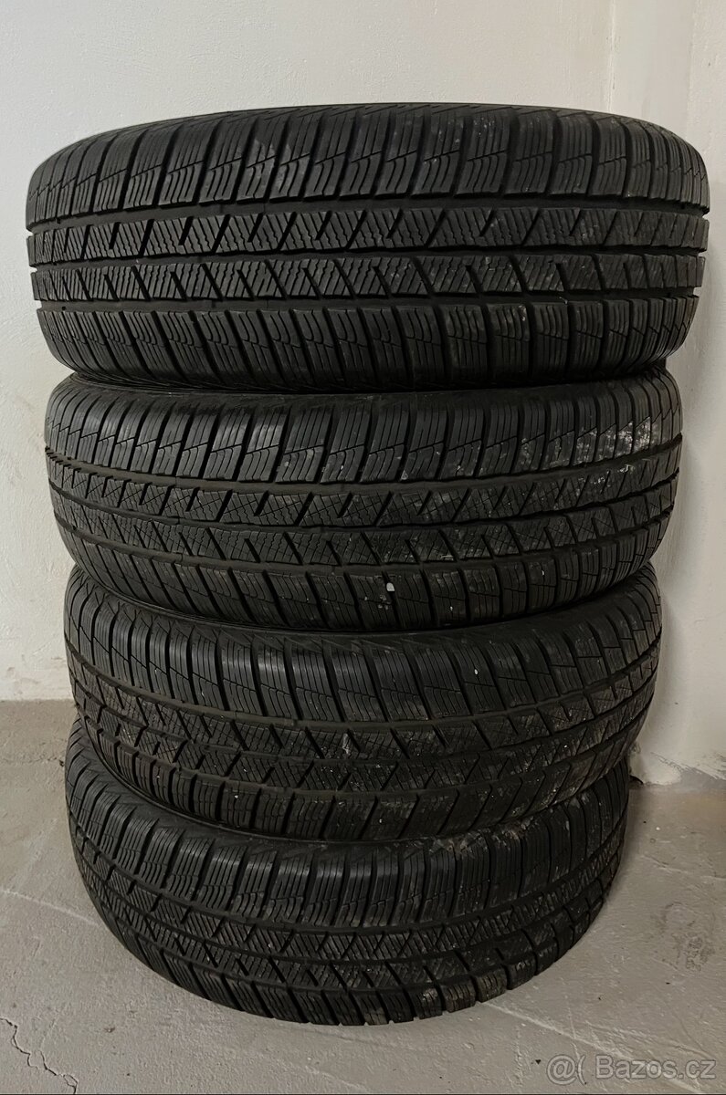 225/60 R18 Zimní pneu Barum 90%