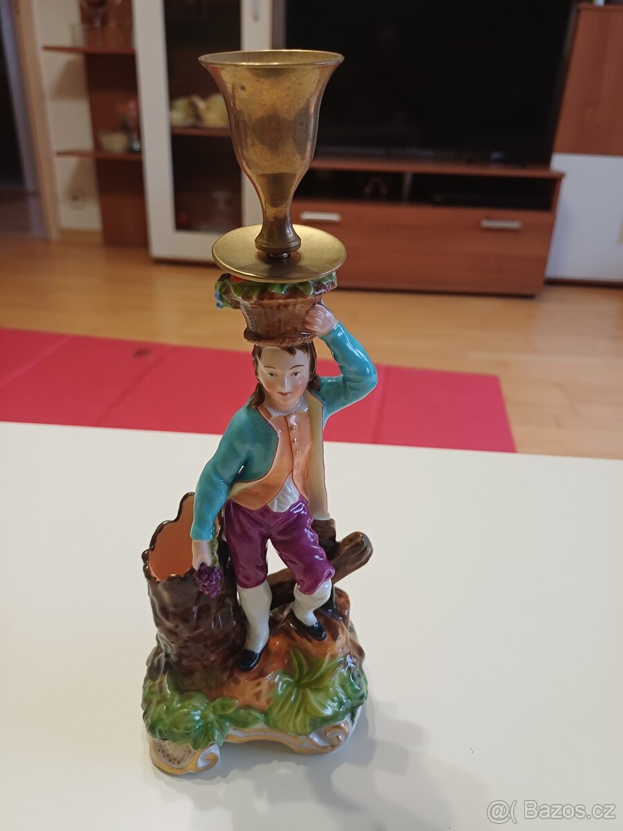 Starožitná  porcelánová soška