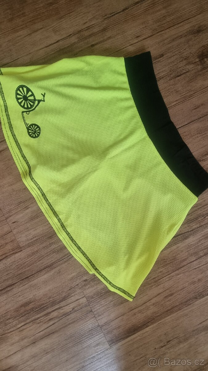 Sportovní sukně na koloběžku