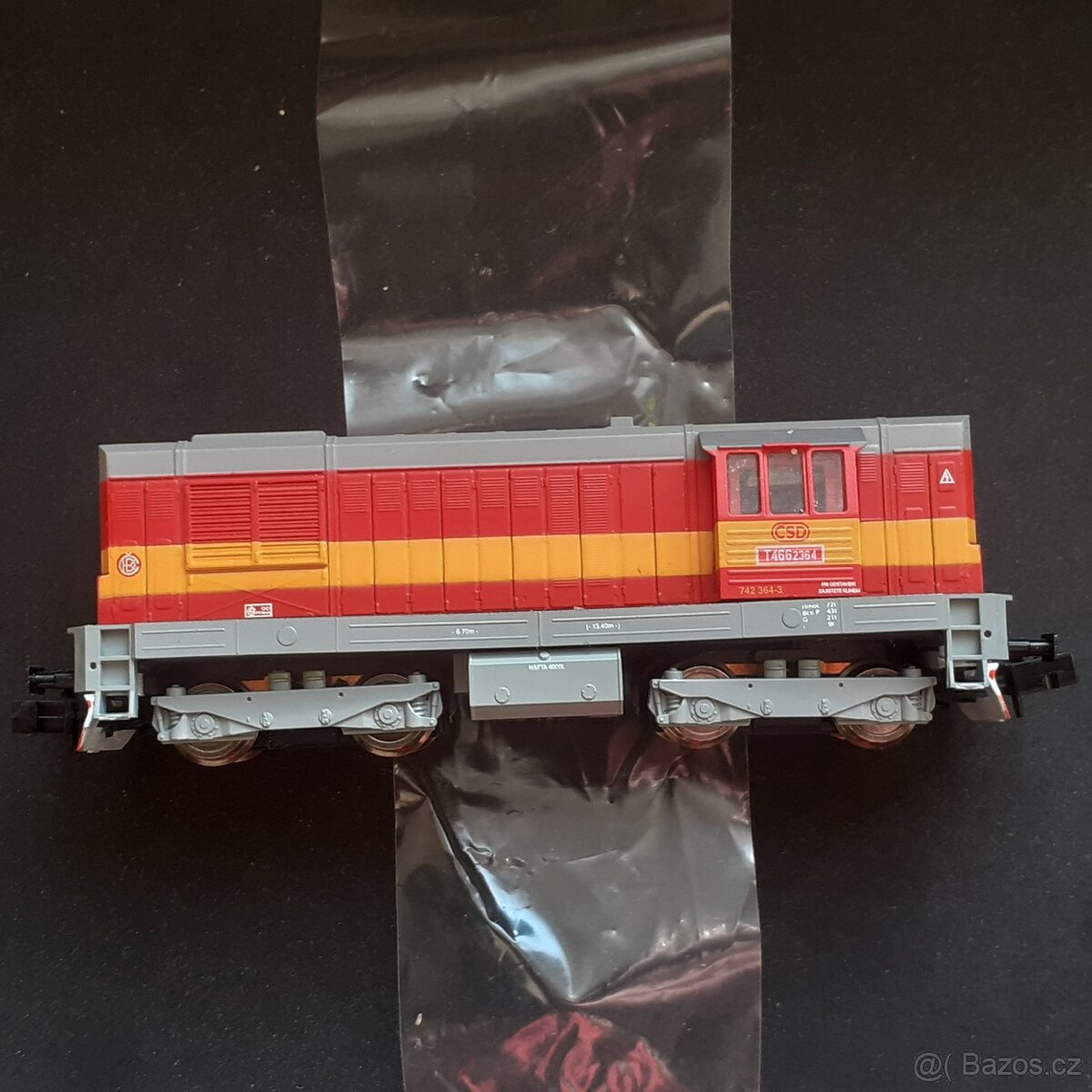 Lokomotiva T466-2364 v meritku N