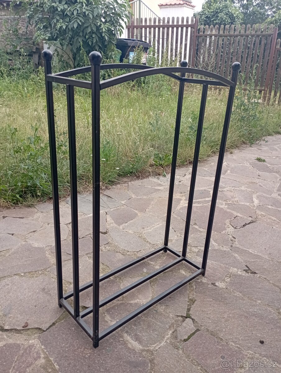 Stojan na dřevo v krbu 609125cm