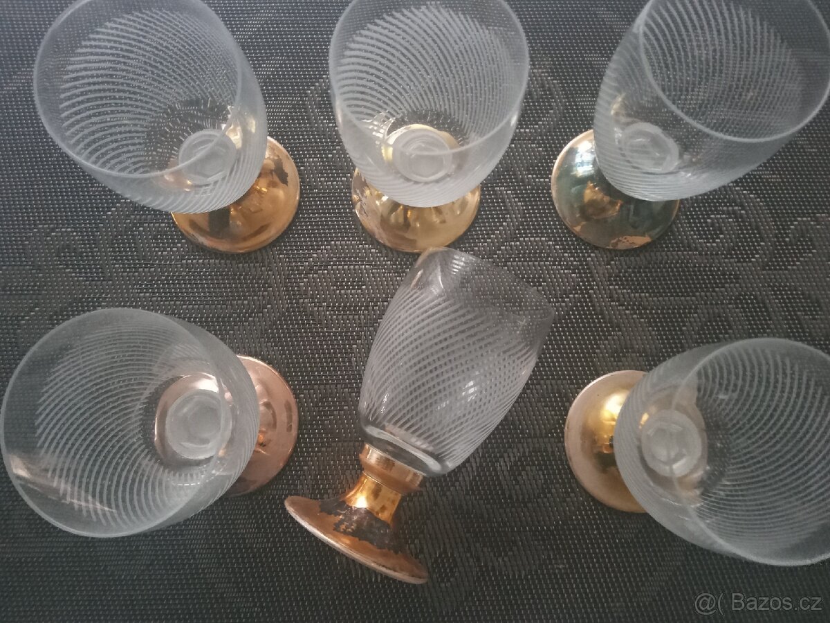 Skleničky na víno