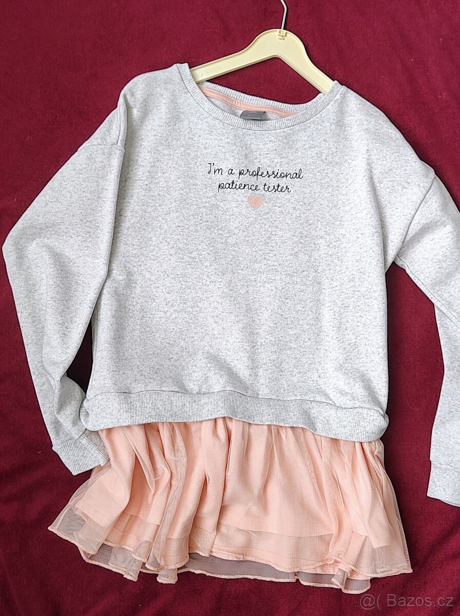 Prodám dívčí šaty vel. 128