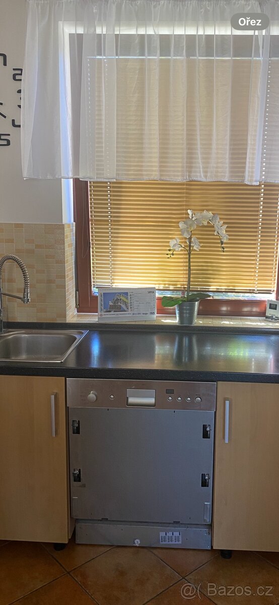 Myčka na nádobí Whirlpool