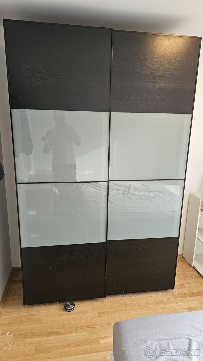 Černá skříň - IKEA