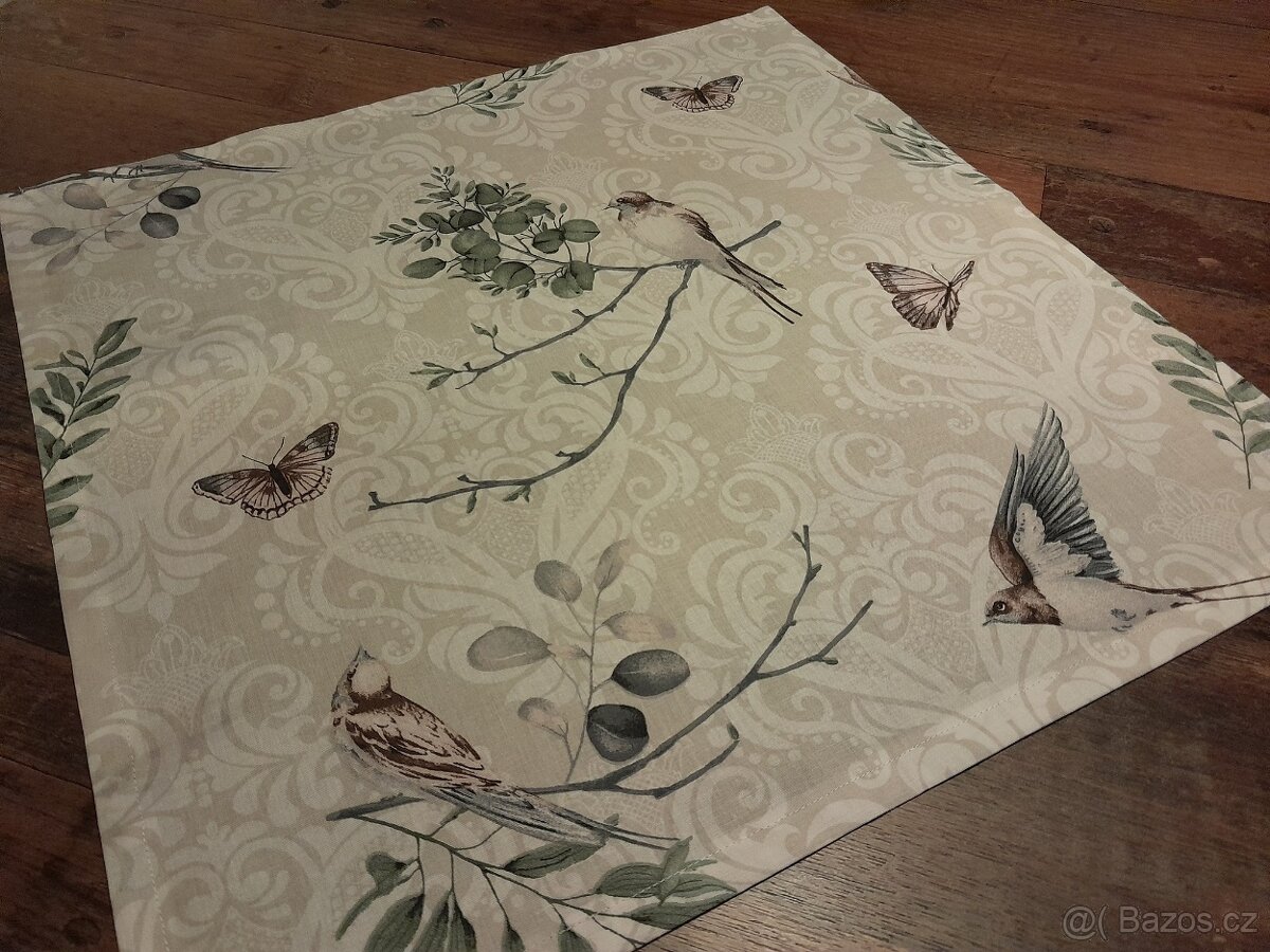 Čtvercový ubrus...ptáčci na větvičce