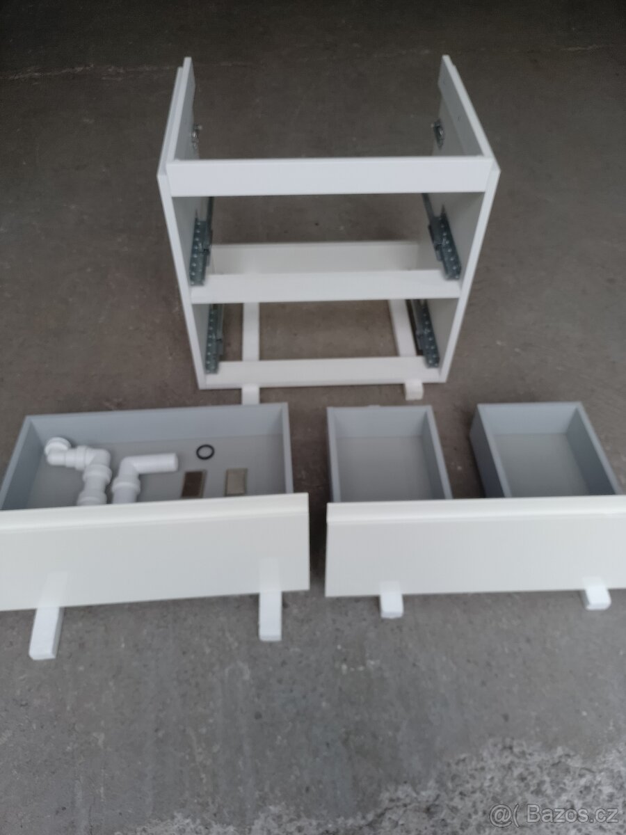 Koupelnová skříňka 60