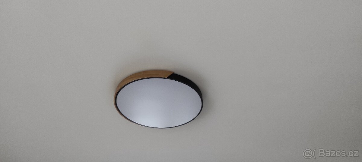 Stropní světlo studené bílé