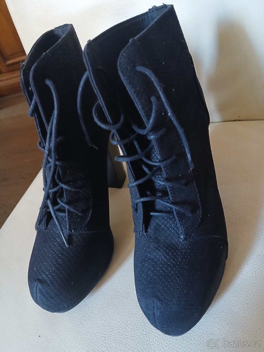 Semišové boty