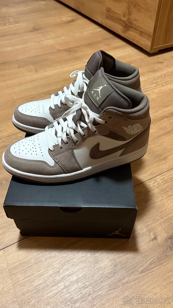 Air Jordan 1 Mid