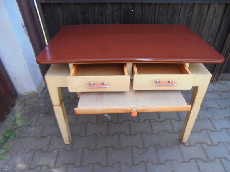 Stůl Thonet