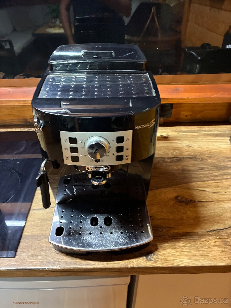 Kávovar DeLonghi Magnifica