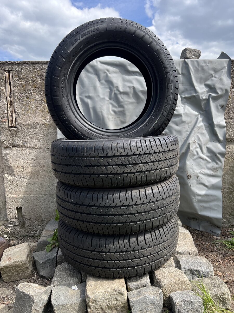 215/65/16C letní pneu Michelin R16C
