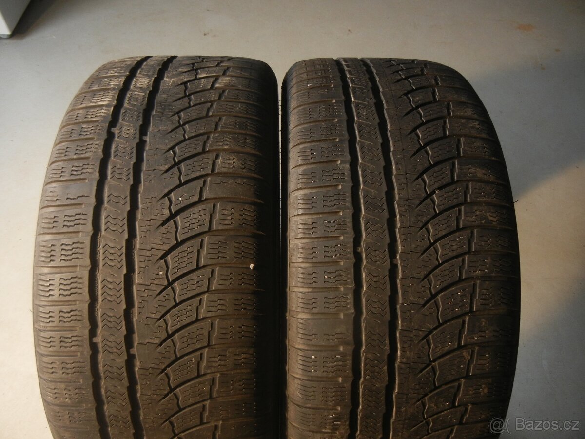 Zimní pneu Nokian 245/40R18
