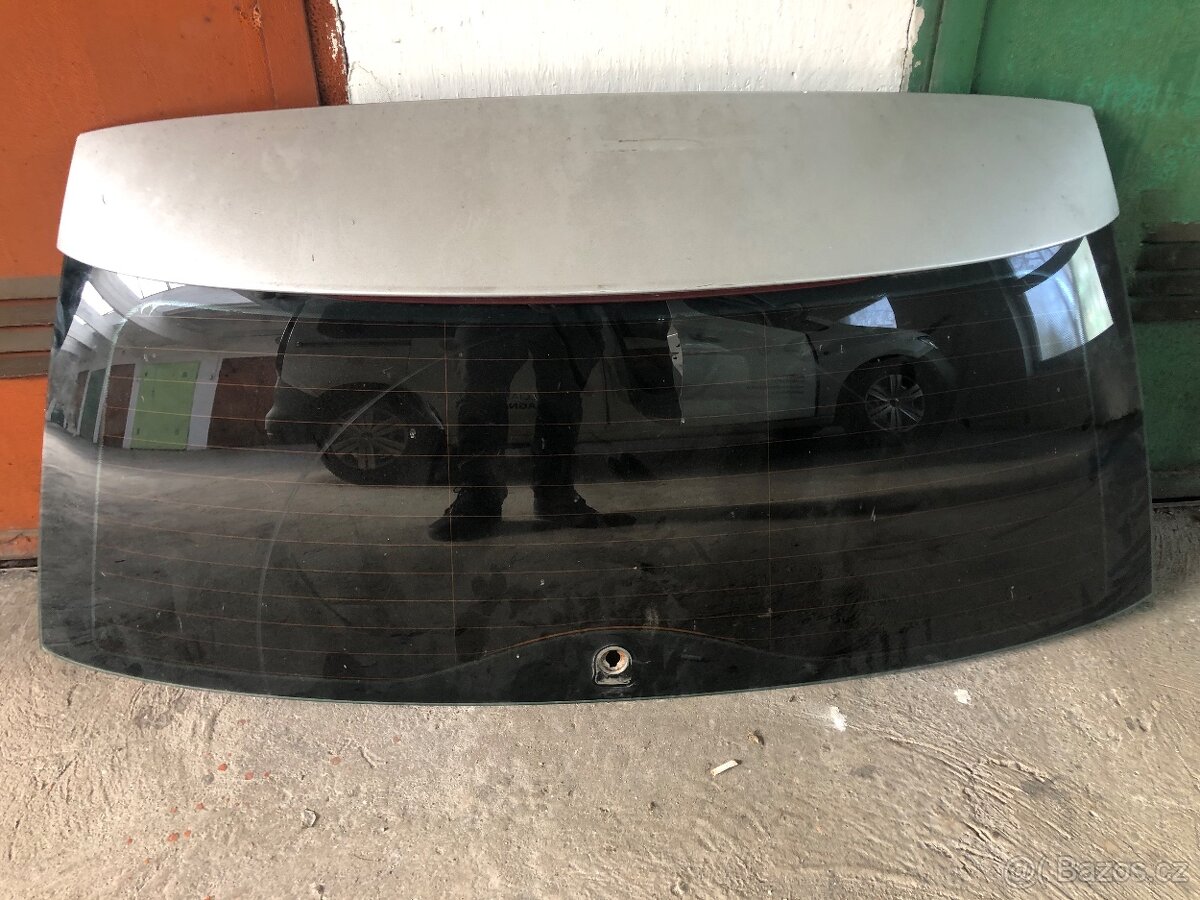 BMW E46 zadni sklo vc strechy a brzd svetla