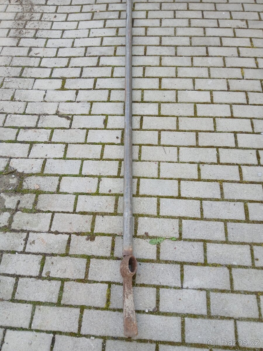 Oškrt na násadě