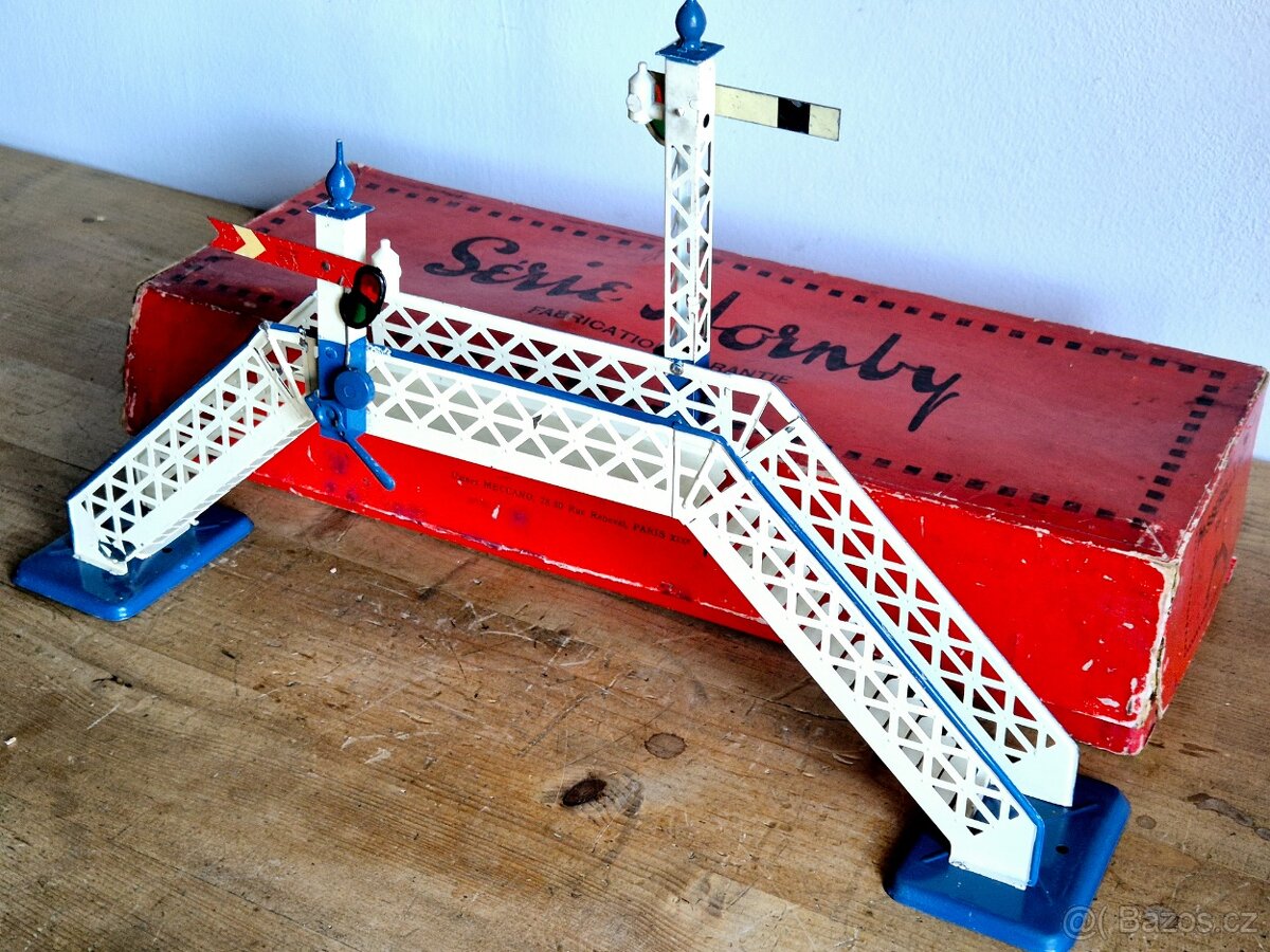 Vláčky - Železniční nadchod ze semafory, Hornby, 1930