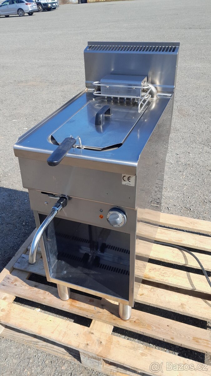 Elektrická fritéza Mareno FQE 41 na podestavbě. ( 9 kw