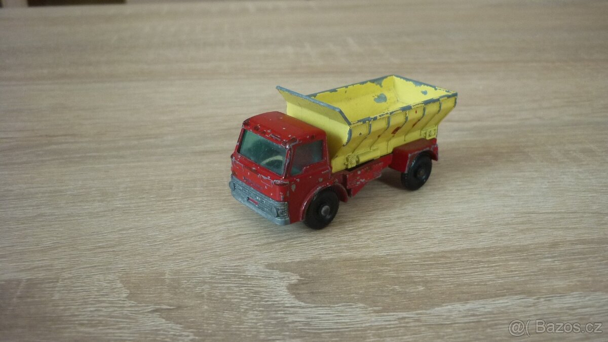 MATCHBOX RW GRIT - SPREADING TRUCK NO 70