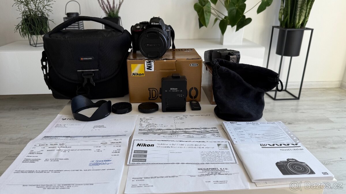 NIKON D D5300 + příslušenství.