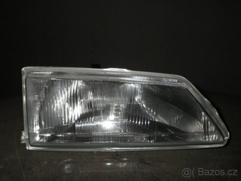 Prodám na Peugeot 106 r.v.: 1994 nové přední pravé světlo