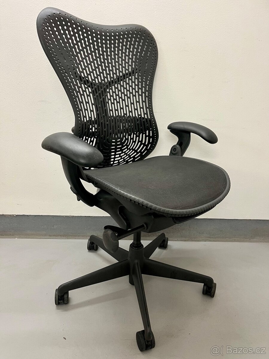 Kancelářská židle Herman Miller Mirra - jako nová