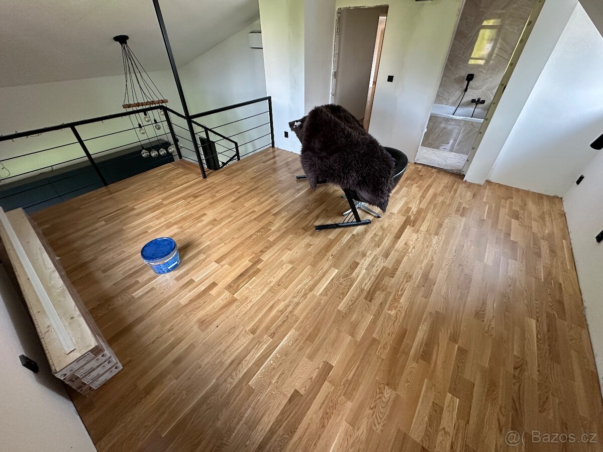 Dubová třívrstvá podlaha - 10,64 m2